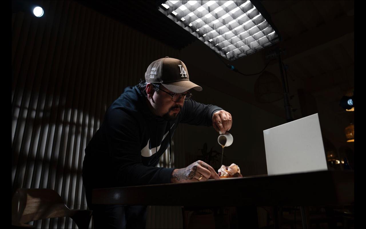 David D'Anetra durante una sesión de fotografía gastronómica